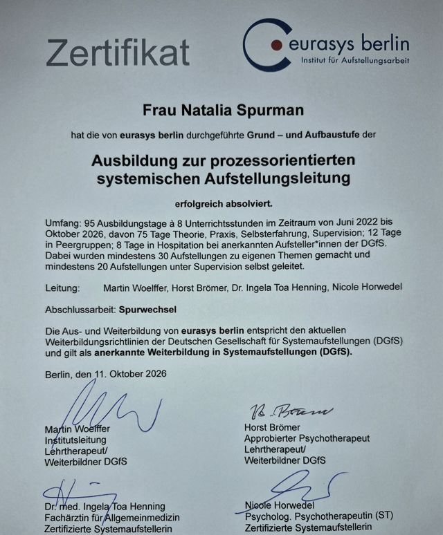 Zertifikat von eurasys berlin: Natalia Spurman hat die Ausbildung zur prozessorientierten systemischen Aufstellungsleitung erfolgreich absolviert